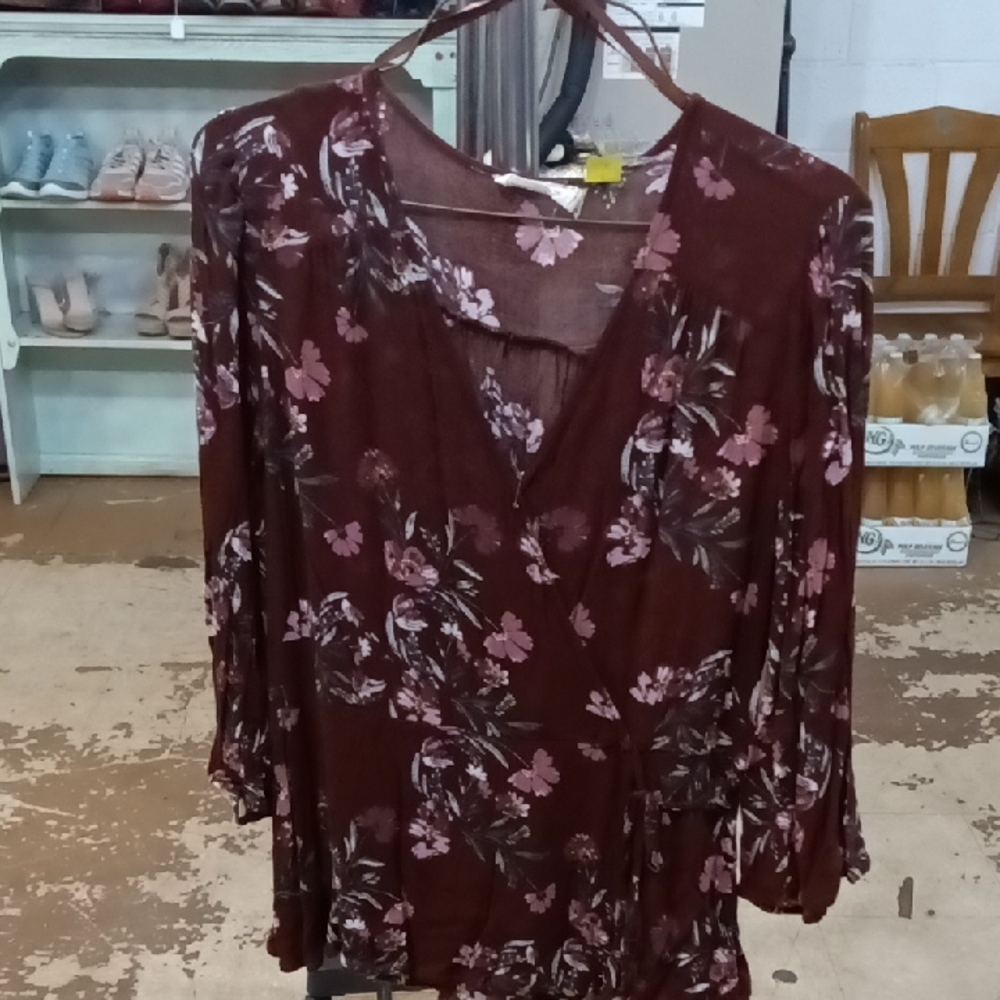 Chloe & Katie Red Bishop Sleeve V-Neck Top